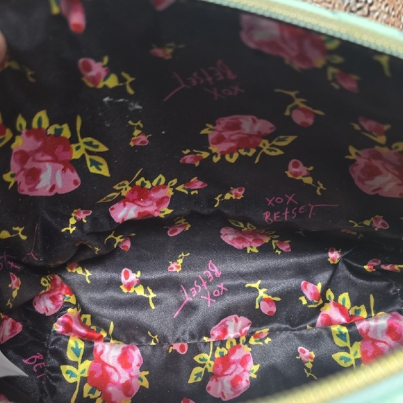 Betsey Johnson New York, N.Y. Mint  And Cream Quilted Cosmetic Bag - Picture 9 of 12